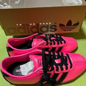 Adidas Tokyo Women's Vibrant Neon Pink & Black Sneakers Size 6 New With Tags